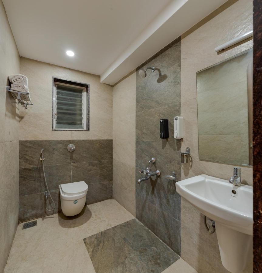 Hotel Royal Palace Karād Dış mekan fotoğraf